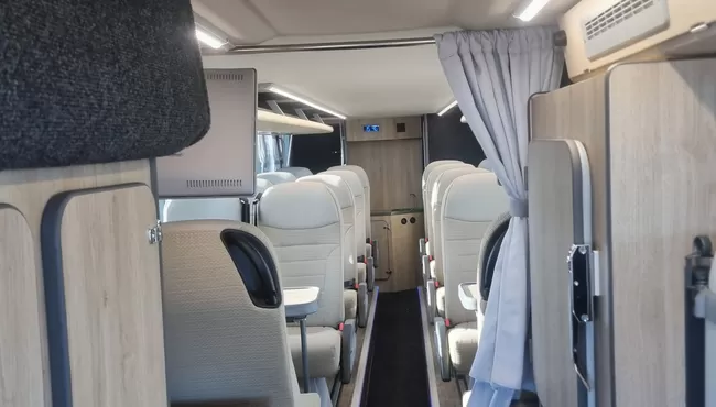 Een dubbeldekker bus huren bij Bak Reizen Alkmaar