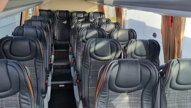 Met een kleine groep op stap? Huur een Midi bus